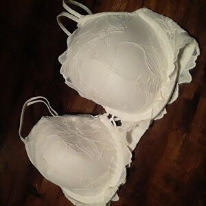 NWOT AUDEN 34DD White Lace Beautiful and Feminine Padded underwire Bra